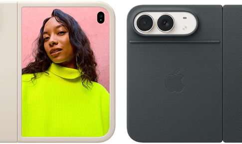 iPhone Duo, culoare Alb stelar în husă din silicon de culoare Nisip, dispunere orizontală, complet deschisă, camere Dual Fusion în partea stângă sus, husa acoperă exteriorul spate și marginea exterioară a ecranului frontal, partea dreaptă prezintă portretul unei persoane pe ecranul extern. iPhone Duo, culoare Alb stelar, complet deschis orizontal, husă Folio Albastru marin cu suport Kickstand, complet deschis orizontal, exterior spate cu camerele spate Dual Fusion de 48 MP, două obiective