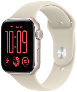 Apple&nbsp;Watch SE&nbsp;3, hliníkový kryt vo&nbsp;farbe hviezdna biela, pohľad zvonku na&nbsp;pravú stranu, korunka Digital&nbsp;Crown, mikrofón, bočné tlačidlo, pripojené k&nbsp;športovému remienku vo&nbsp;farbe piesková béžová (bledá žltohnedá), kolíkové zapínanie (strieborný kolík)