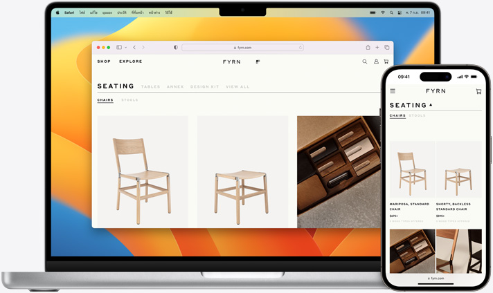 หน้าจอของ Macbook และ iPhone ที่แสดงเว็บเพจ Safari แบบเดียวกันบนทั้งสองอุปกรณ์