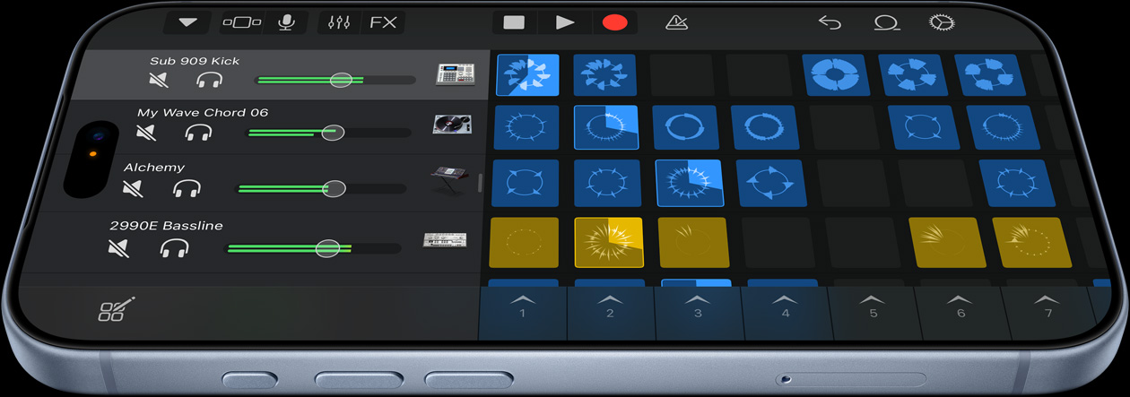 iPhone 18 Pro สีธารน้ำแข็งแสดงอินเทอร์เฟซผู้ใช้ของแอป Logic Pro สำหรับการผลิตงานเพลง