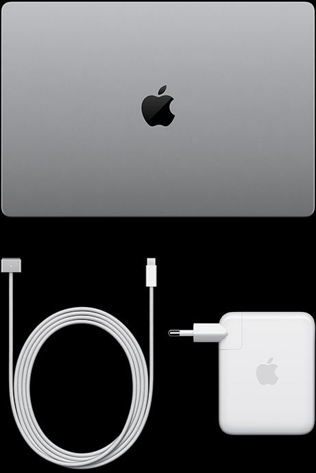 MacBook Pro พร้อมจอภาพ PROLED XDR, สีเงิน, มุมมองด้านบน, พับปิดอยู่, สายชาร์จ USB-C และอะแดปเตอร์แปลงไฟ