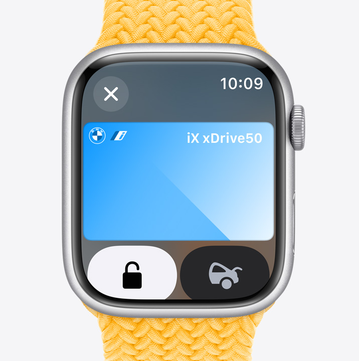 Apple Watch Series 9 เรือนหนึ่งแสดงกุญแจรถขณะใช้งานผ่านแอปกระเป๋าสตางค์