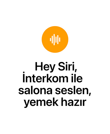 Beyaz ses dalgası sembolü bulunan turuncu dairesel simge, metinde şu yazıyor: Hey Siri, İnterkom ile salona seslen, yemek hazır