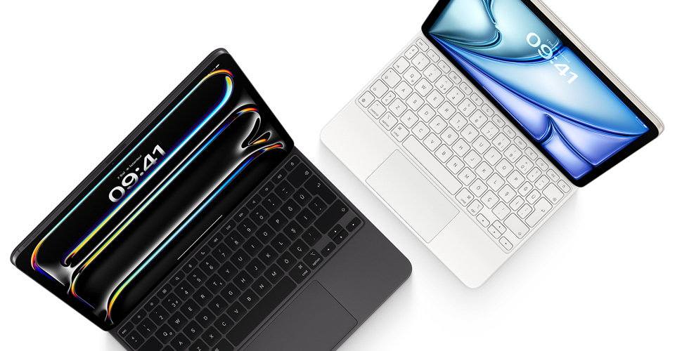 iPad Pro için siyah renkte Magic Keyboard’a takılı iPad Pro’nun ve beyaz renkte Magic Keyboard’a takılı iPad Air’in tepeden görünümü.