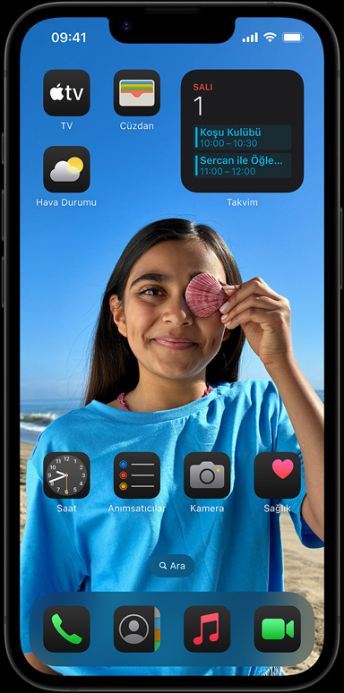 Apple mail, WhatsApp, Safari, Apple harita, Apple Music, fotoğraflar, notlar ve ev gibi uygulamalarla çevrili bir iPhone 16e
