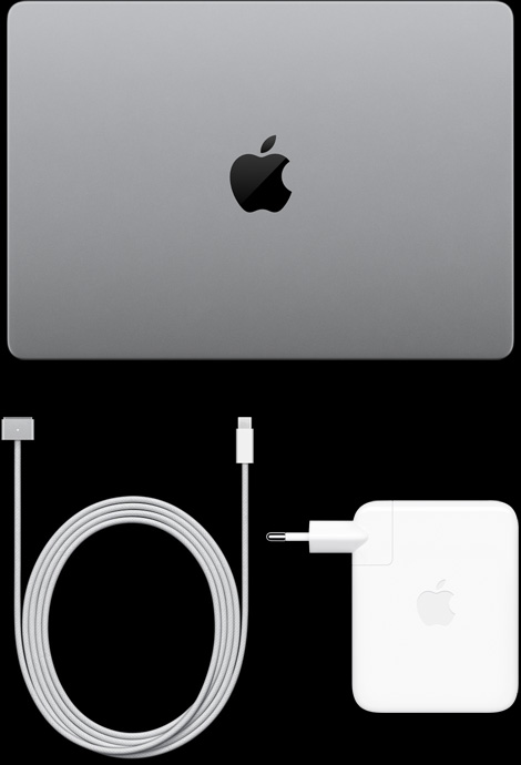 PROLED XDR Ekranlı MacBook Pro, gümüş rengi, üstten görünüm, kapalı, USB‑C şarj kablosu ve güç adaptörü