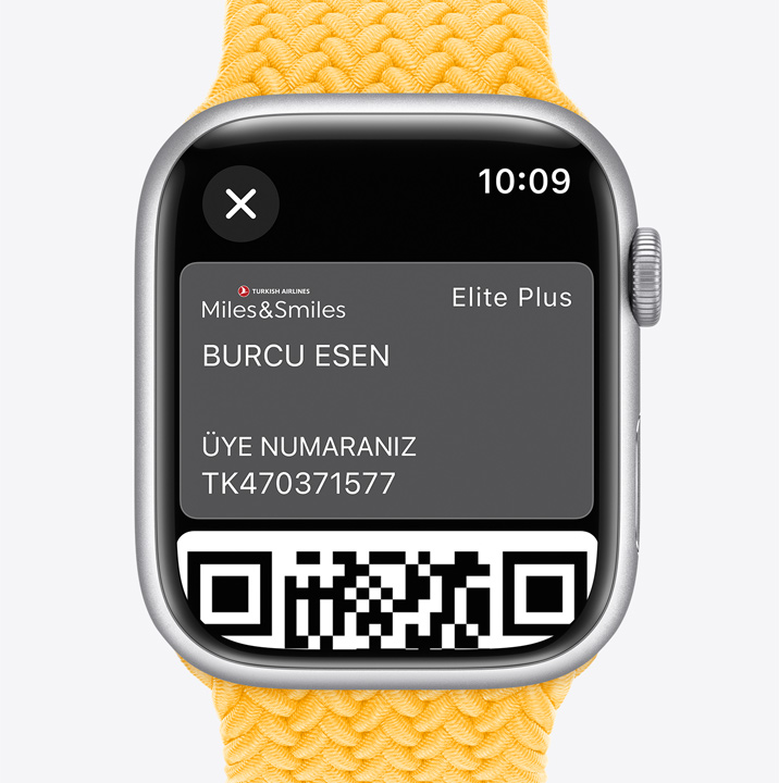 Ekranında Cüzdan uygulamasının geçiş kartı olarak kullanıldığı görülen bir Apple Watch Series 9.