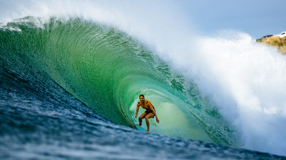 La surfista Stephanie Gilmore en la Bahía de Honolua
