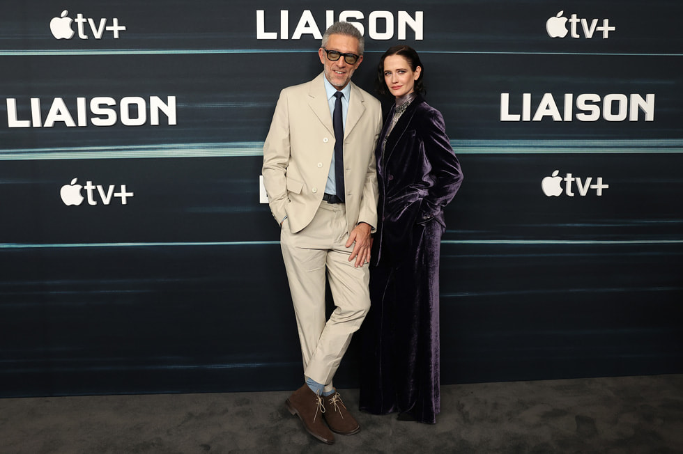 Vincent Cassel et Eva Green à l’avant-première mondiale du thriller « Liaison » d’Apple TV+, au Publicis Cinémas à Paris. 