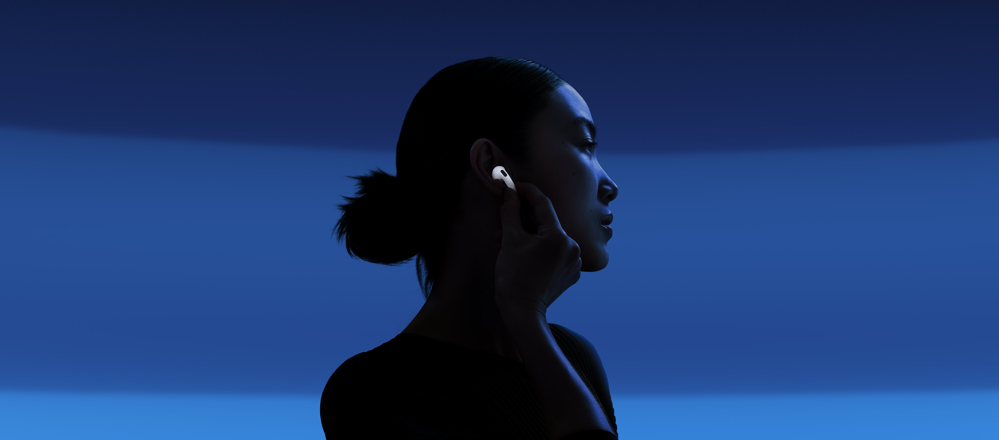 AirPods 5 dalam penggunaan harian. Sumber: Apple