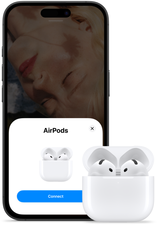 Otevřené pouzdro s vloženými AirPody 5 vedle iPhonu, na kterém se zobrazuje, že se AirPody 5 připojily.
