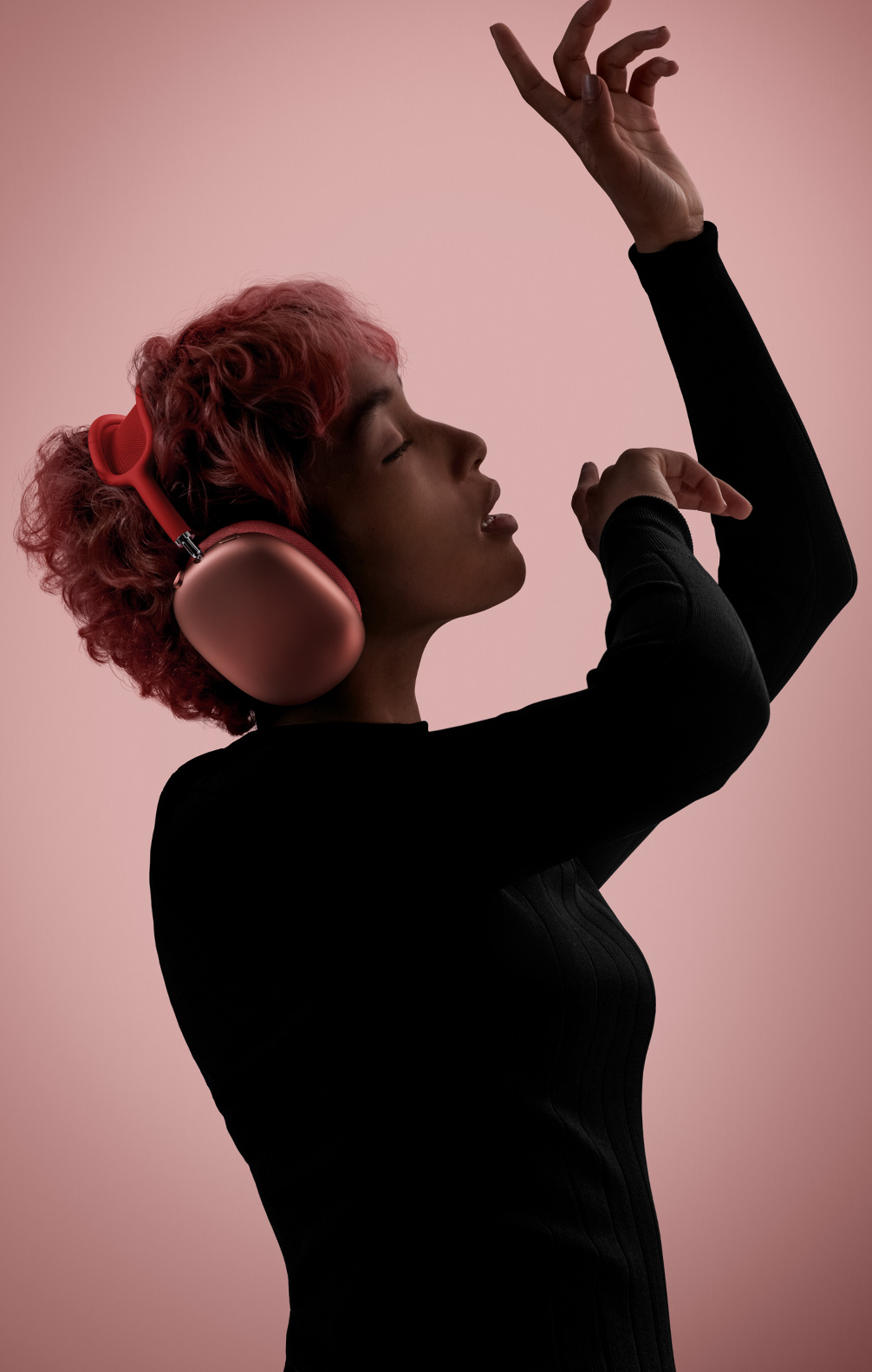 https://www.apple.com/v/airpods-max/c/images/overview/design_comfort__f5gwnm9e6ci2_xlarge.jpg