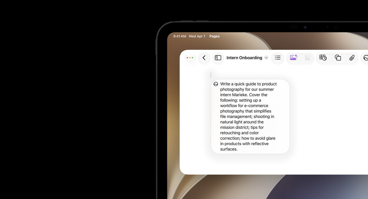 الزاوية العلوية اليسرى من جهاز iPad، الشاشة تعرض مستند Pages مفتوحاً، مع طلب لميزة الكتابة باستخدام Siri لصياغة نص