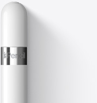 Övre delen av Apple Pencil första generationen med rundad topp och ett silverfärgat band runt om med produktnamnet på.