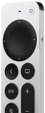 Siri Remote, Aluminiumgehäuse in Silber, dünnes Profil. Vorderansicht: Mikrofon oben in der Mitte, Ein‑/Ausschalter oben rechts, kreisförmiges, Touch-basiertes Klickpad, erhöhte Tasten zum Steuern vertikal in zwei Reihen angeordnet: Taste für Zurück, Taste zum Pausieren/Abspielen, Taste für den Stummmodus, Hometaste und Lautstärketasten. Gehäuseoberseite: Infrarot-Sender. Rechte Seite: erhöhte Siri Taste oben und flaches Gehäuse mit gerundeten Ecken