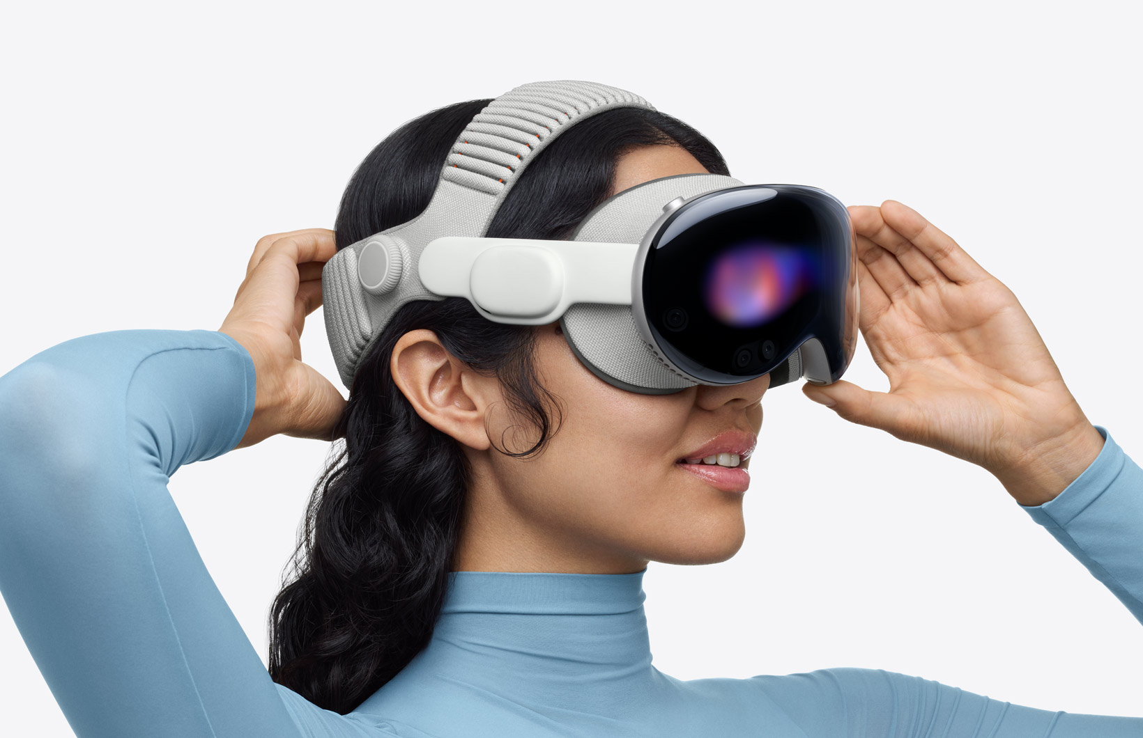 Apple Vision Pro Dual Knit Band, woven with precision for all-day comfort.