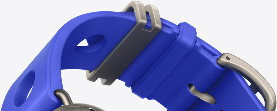 Correa Scub'H Diving de Hermès para el Apple Watch, color Bleu Néon (azul brillante), fabricada en goma moldeada, aberturas circulares en el centro, hebilla y componentes de titanio en color natural