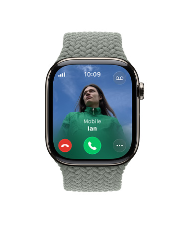 Apple Watch Series 11, couleur naturel, boîtier en titane, appel entrant, photo du contact, boutons accepter et refuser, côté droit, Digital Crown, Bracelet Boucle unique tressée gris vert