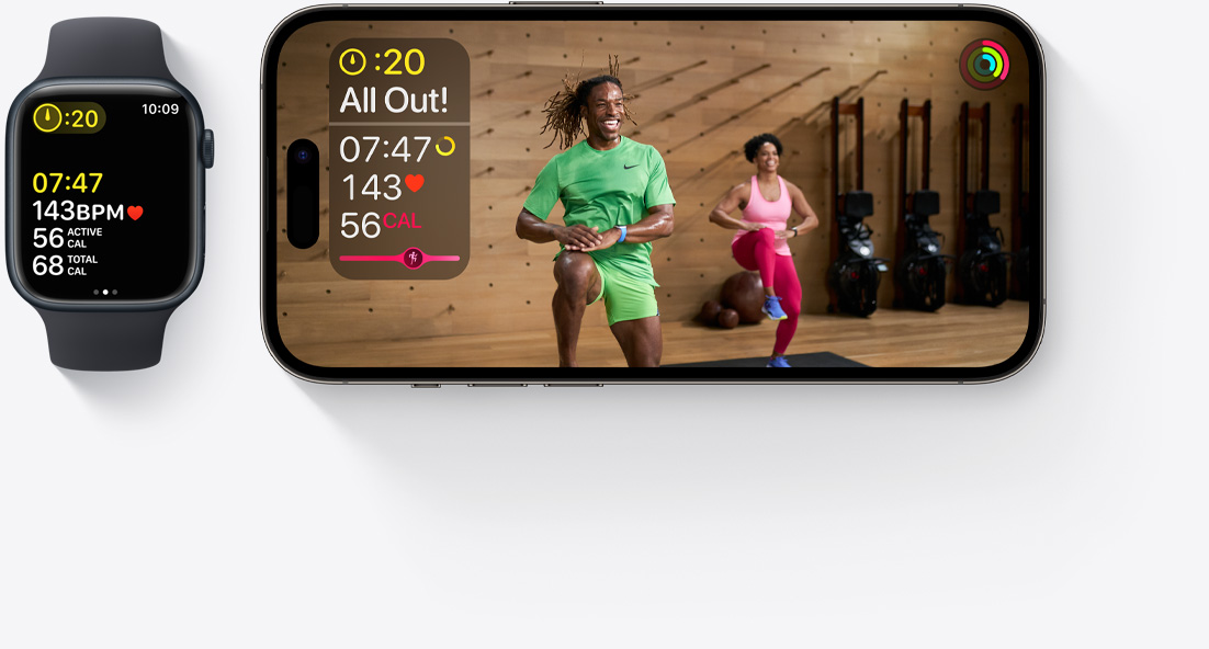 Se muestra Apple Fitness+ en el reloj y el teléfono