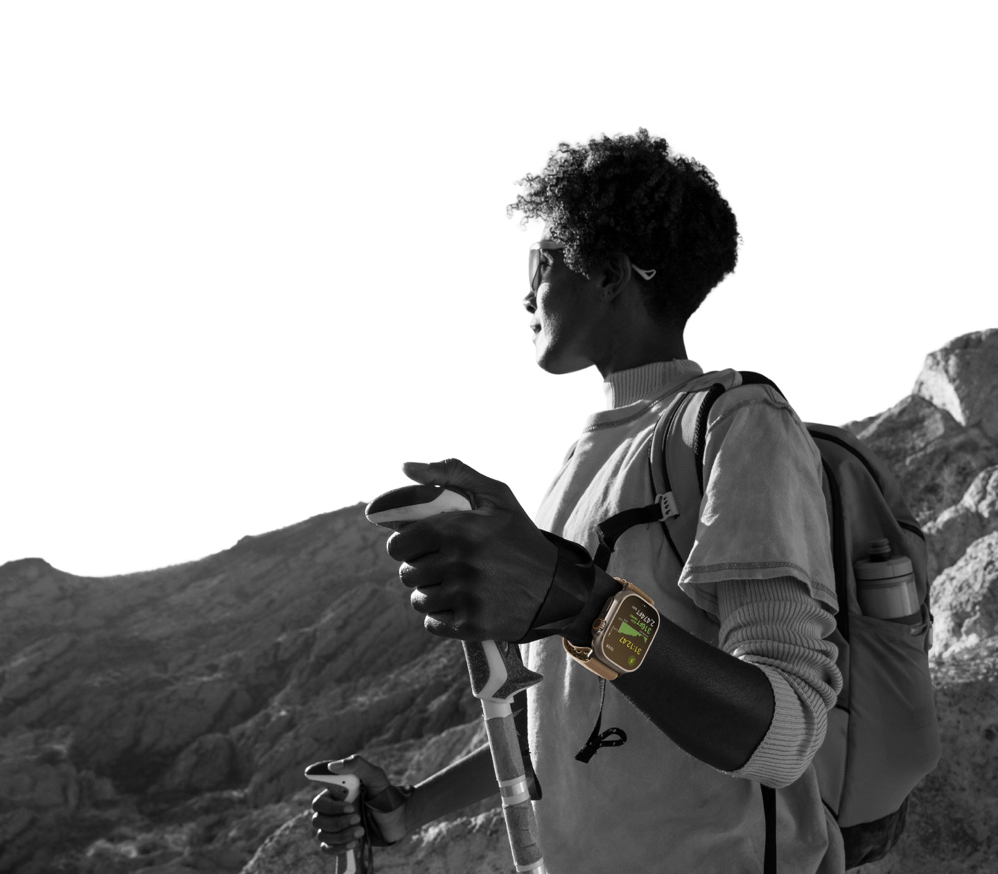 Planinar s Apple Watch Ultra 4 satom na kamenitoj stazi