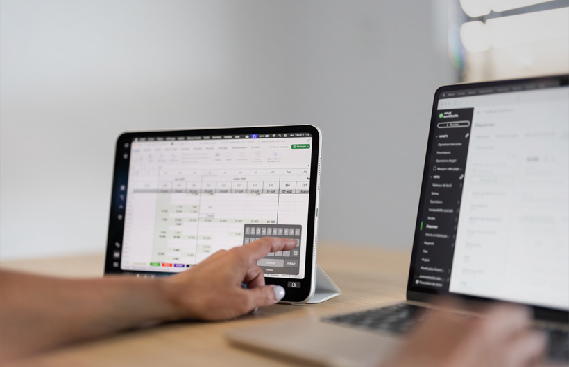 Sidecar transforme iPad en deuxième écran, offrant à la contrôleuse financière Gabrielle Pelletier plus d’espace pour réaliser ses tâches volumineuses dans Excel et QuickBooks.