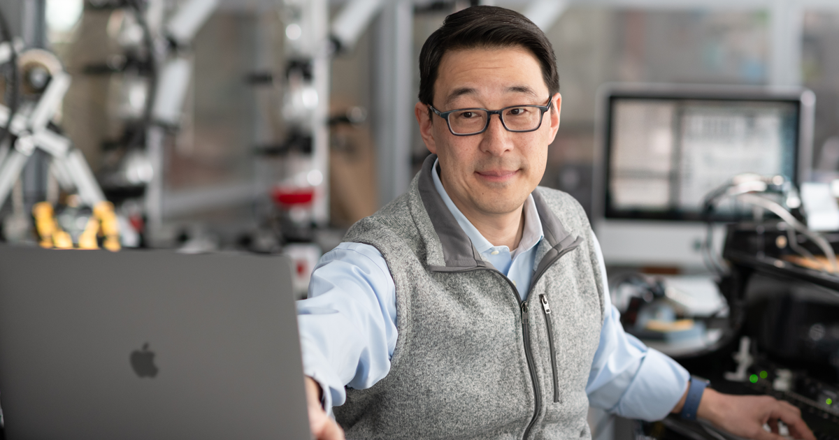 การศึกษา การศึกษาระดับอุดมศึกษา Dr. Youngmoo Kim Apple (TH)