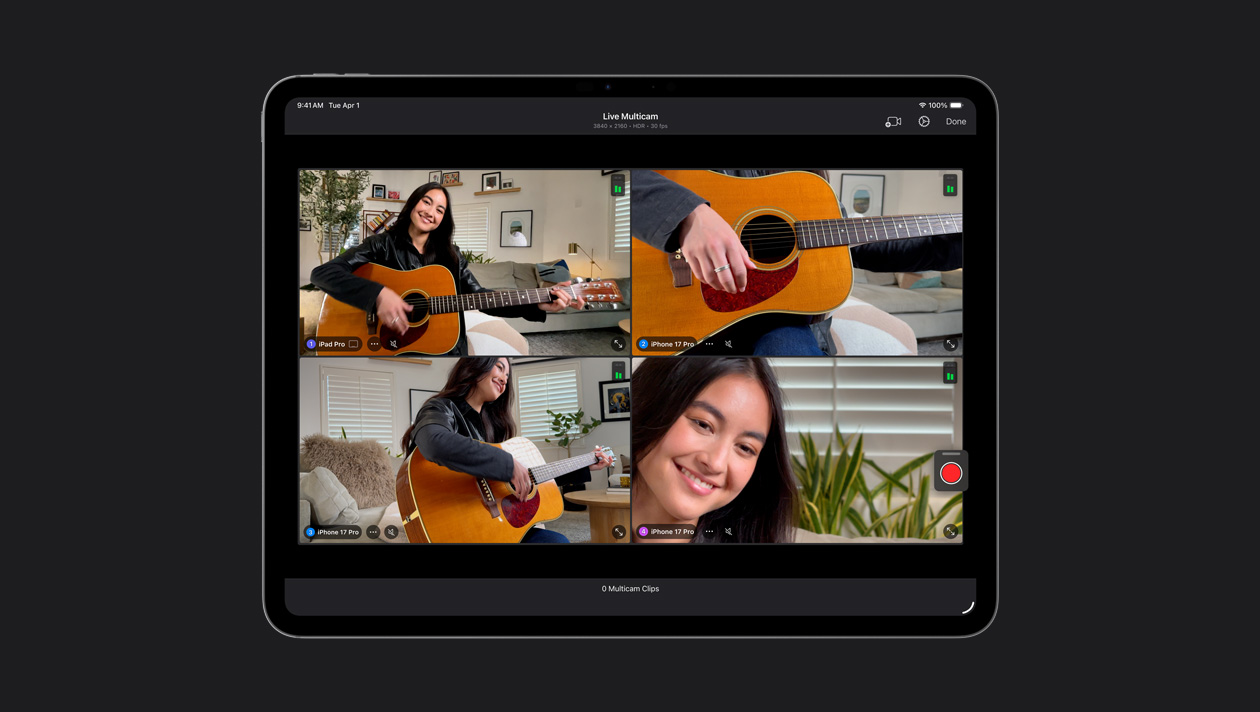 A tela do iPad Pro de 13 polegadas mostra o recurso Live Multicam com quatro ângulos diferentes de uma pessoa tocando violão usando um iPad Pro e um iPhone 17 Pro