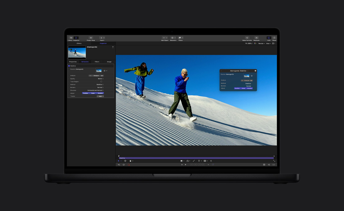 MacBook Pro de 16 polegadas, casal correndo por uma duna de areia, demonstração da estabilização de imagem