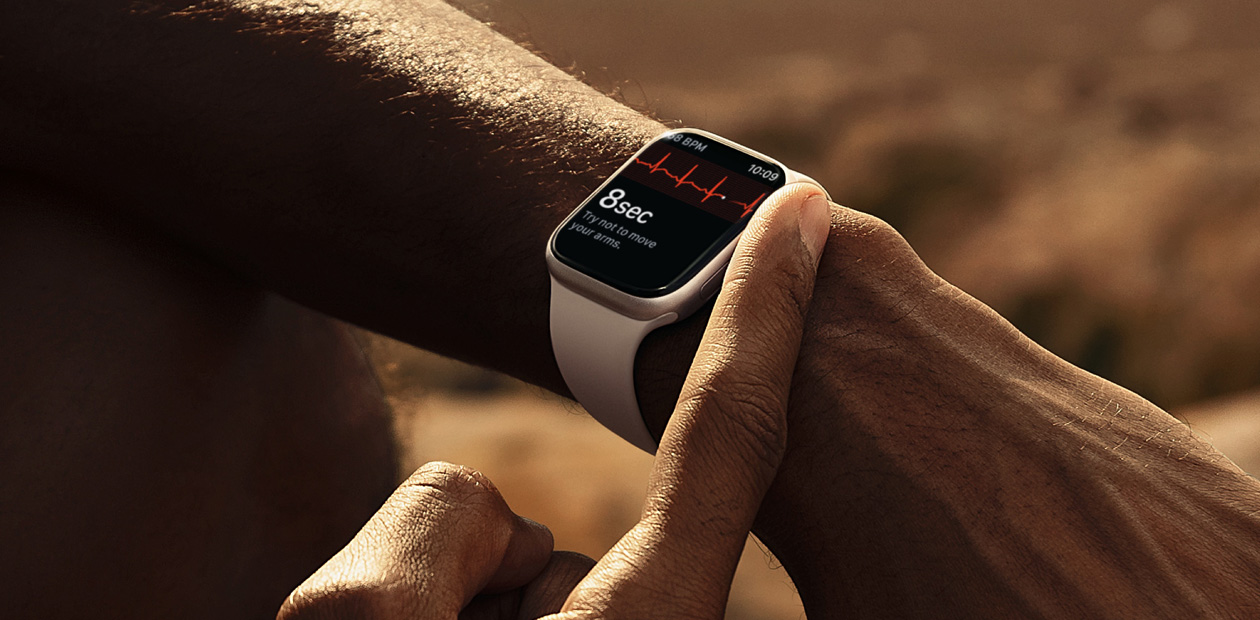A person taking an ECG with the ECG app on Apple Watch.
