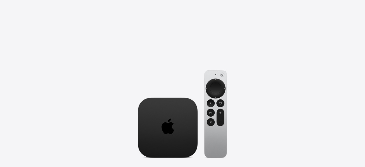 Apple TV 4K, Vorderansicht, Farbe Schwarz, quadratische Form, Apple Logo oben, gerundete Ecken. Siri Remote, Vorderansicht, kreisförmiges, Touch-basiertes Klickpad, erhöhte Tasten