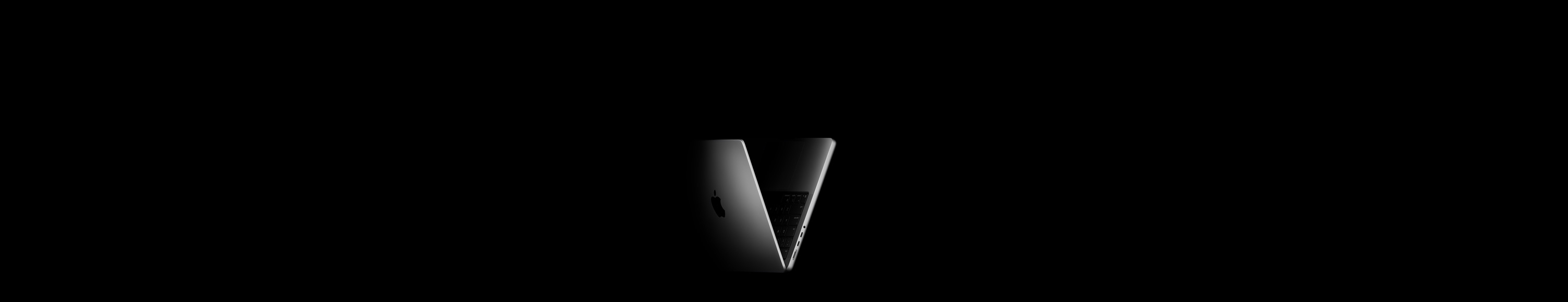 MacBook Pro posicionada en forma de V, en alusión a la familia de chips M5