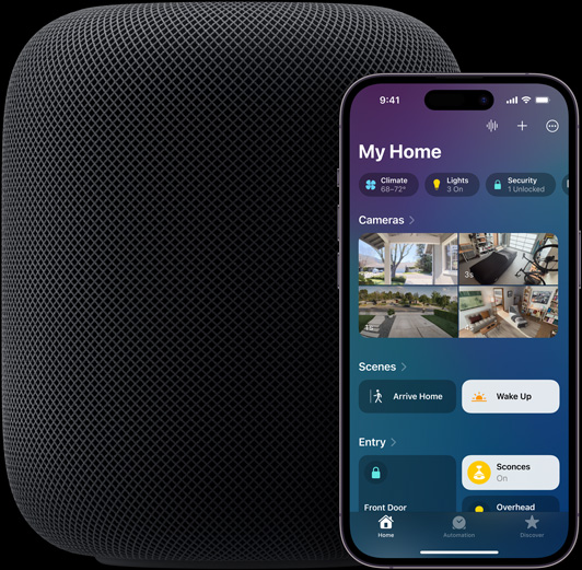 iPhone с домашним экраном приложения Home расположен немного впереди динамика HomePod.