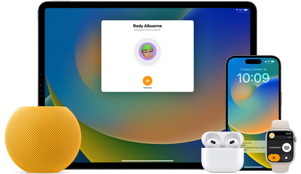 Opstelling met een gele HomePod mini, een iPad, AirPods in hun case, een iPhone en een Apple Watch met een off-white bandje.