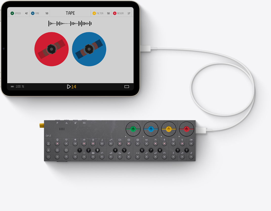 O iPad mini com o app OPZ conectado via Thunderbolt