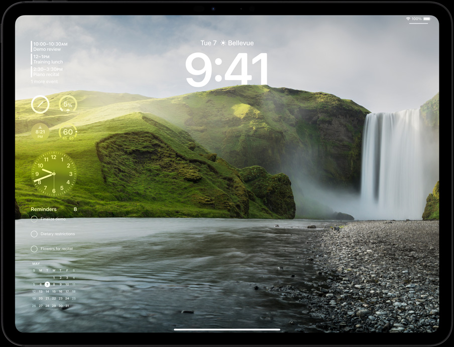 Horizontalios padėties „iPad Pro“, ekrane rodomas naudotojo užrakto ekranas
