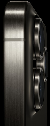 Zijaanzicht van iPhone 15 Pro showing the fine‑brushed finish on the titanium bands