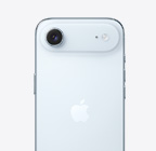 スカイブルーのiPhone Airの背面の外観。上部にある凸部にFusionメインカメラシステムがある