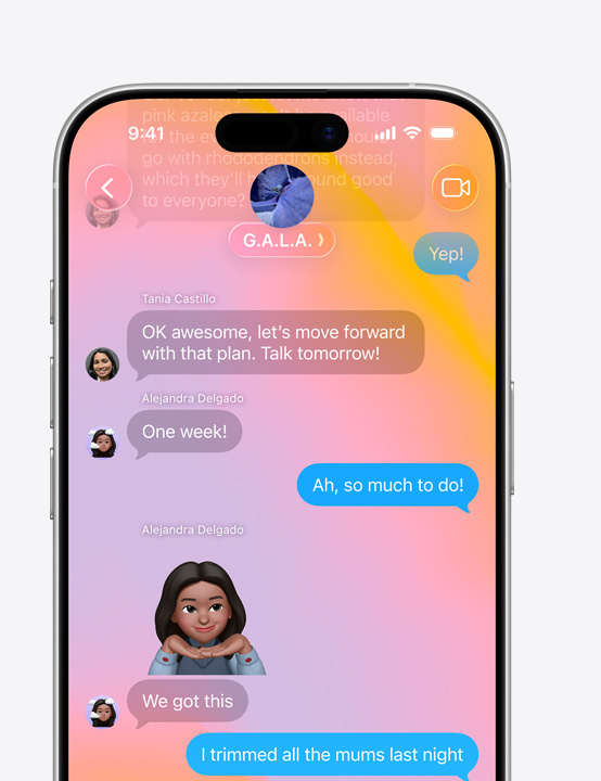 Liquid Glass-megjelenésű Üzenetek app egy iPhone kijelzőjén