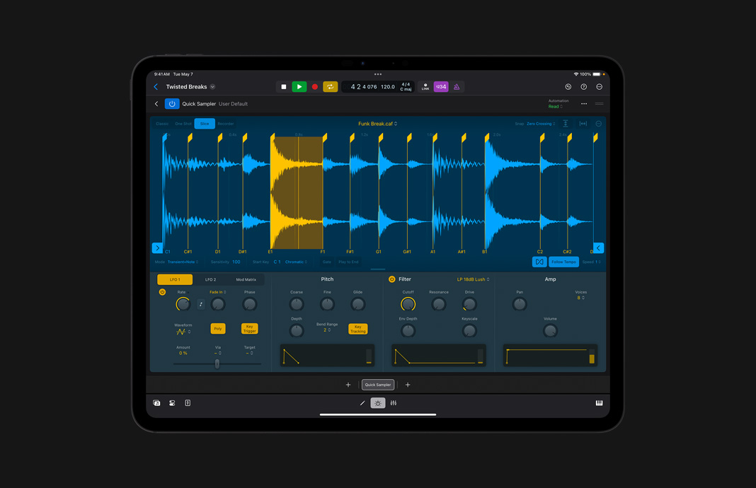Edição de um sample de áudio no Logic Pro para iPad no iPad Pro.