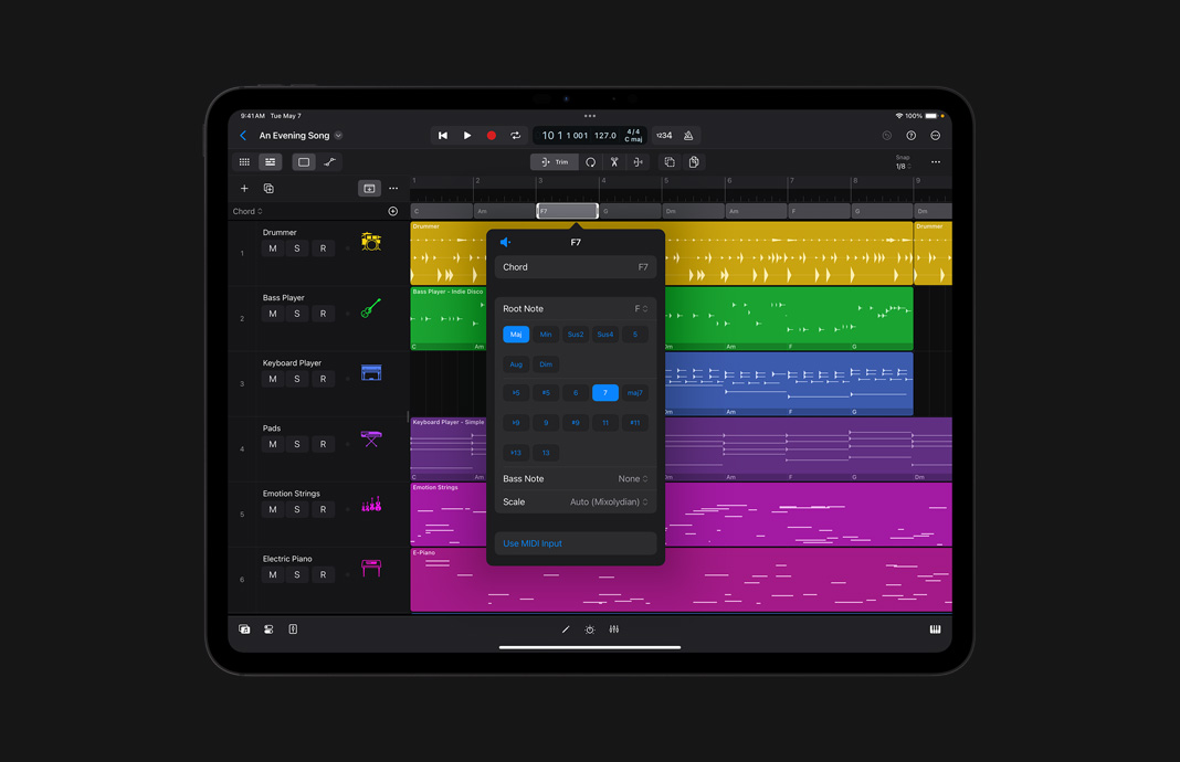 Edição de progressões de acordes no Chord Track do Logic Pro para iPad no iPad Pro.