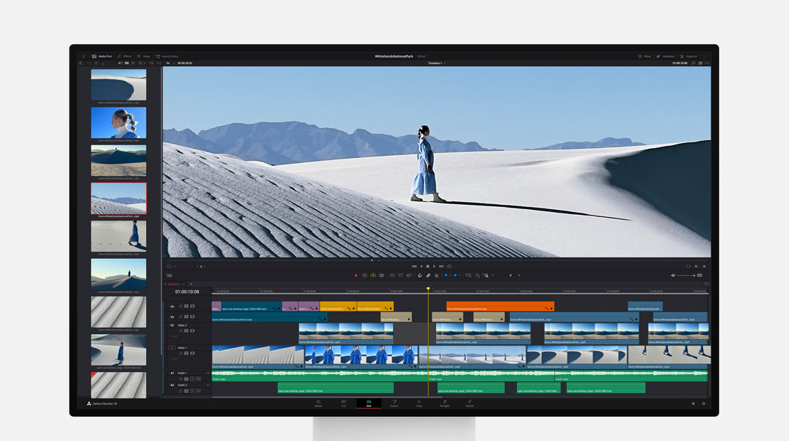 „Pro Display“ XDR ekranas, kuriame rodomos vaizdo įrašų perkodavimo užduotys