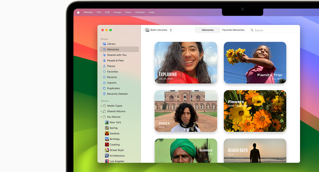 La prestación VoiceOver describe una imagen de la app Fotos que aparece en la pantalla. La descripción es: «una persona con pelo negro ondulado riéndose».