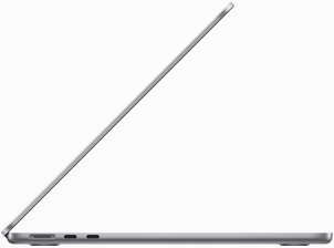 MacBook Air i färgen rymdgrå, sedd från sidan