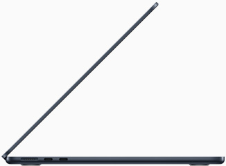 Vista lateral de un modelo de MacBook Air con chip M2 en color medianoche