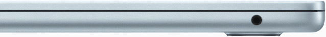 MacBook Air 的右側設有耳筒插口