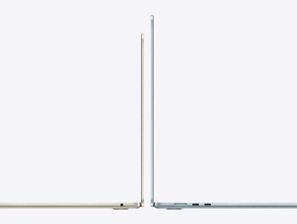 13 吋與 15 吋 MacBook Air 筆電背對背，展示兩者尺寸的差異