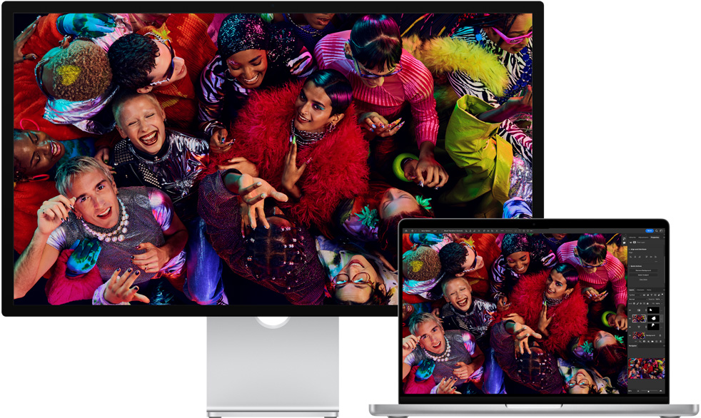 MacBook Pro bredvid Studio Display