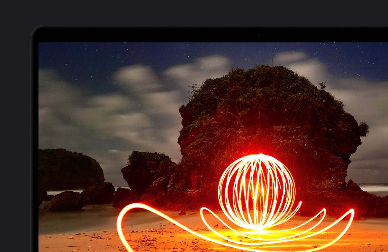 MacBook Pro screen of an extremely bright art installation on a beach, demonstrating contrast of the display due to Extreme Dynamic Range