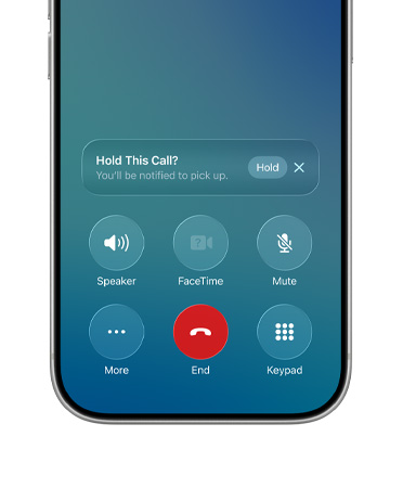 iPhone, a metade inferior da tela mostra uma chamada ativa com a nova opção Assistência de Espera e uma notificação com o botão Em Espera.