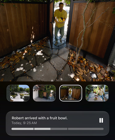 Capturas de tela da câmera de vídeo do HomeKit de uma pessoa entrando em um quintal fechado. A descrição gerada por IA diz: Robert chegou com uma tigela de frutas, hoje, às 09h25